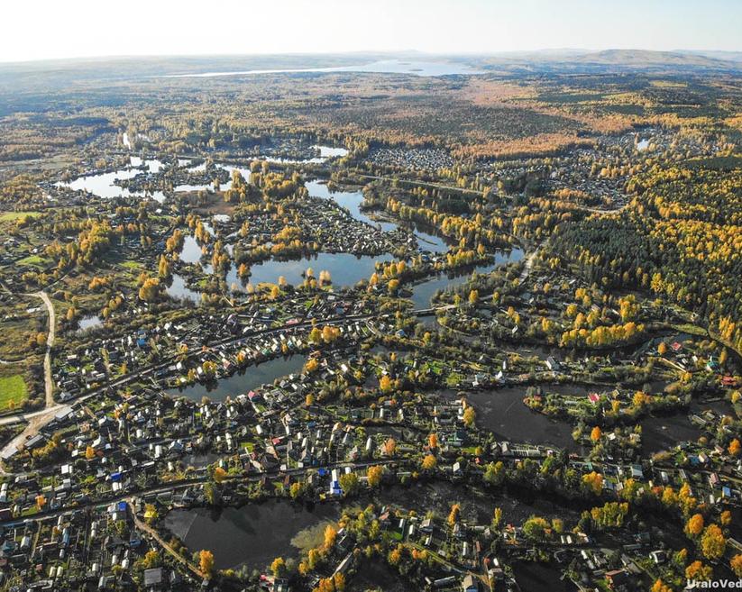 Как в пригороде Нижнего Тагила образовалась «Уральская Венеция» в колоритном дачном стиле с лабиринтами каналов и заводей